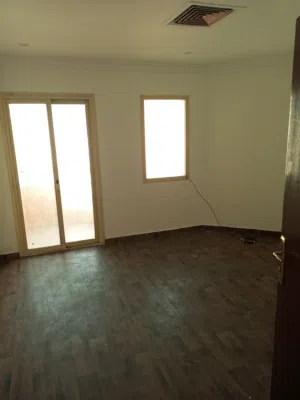 شقه ايجار غرفه وصاله حمام وي مطبخ ويي عائلي فقط 240 شامل مياه و كهرباء  صيانة تكيف وحارس