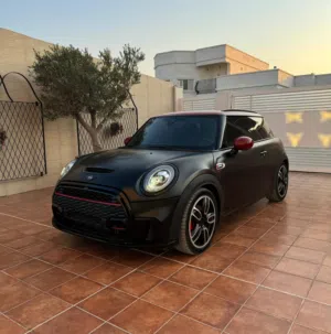 Dhs 16500/= Mini Cooper S - John Cooper Works Edition - Gulf Specs - 2014 Top - خليجي