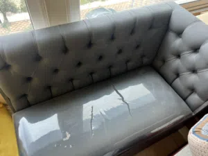 كرسي خشب مع جلد