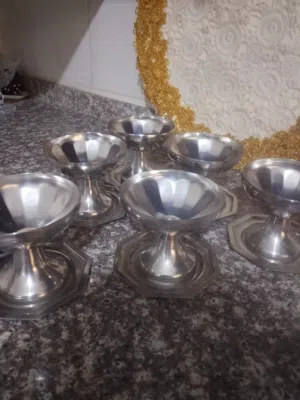 زبادي مع صحون تقديم البوظة أو السحلب أو المهلبية أو لسلطة الفواكه من الستانلس ستيل 6 زبادي مع 6صحون