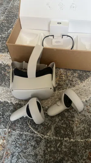 السلام عليكم vr Quest 2 مساحتها 128 نضيفه جدن تعتبر يديده واقعيه تنفح للكبار و تقدر تشبكها فل بيسي