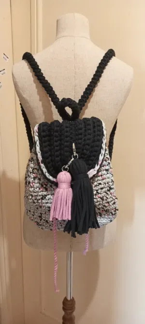 شنطة ظهر كروشيه مشغولة يدويا بجودة عالية