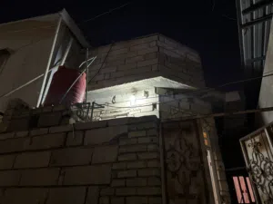 بيت للبيع بمنطقة التحسينية فرع عن الشارع العام