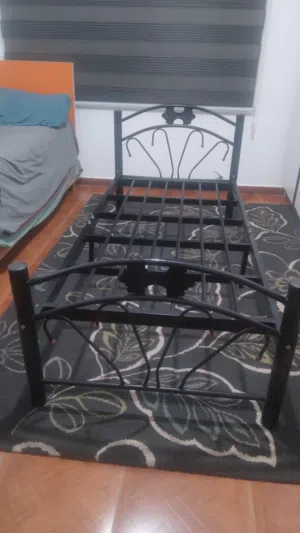 تخت حديد مفرد ونص لون اسود