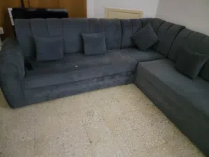طقم كنب وتليفزيون وطاوله