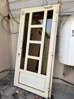 باب ألمنيوم