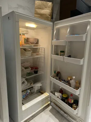 للبيع ثلاجه وفريزر عمودي