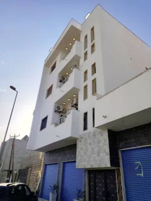 عمارة 3 طوابق للبيع في عين زارة