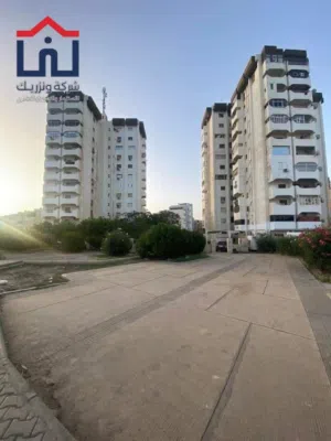 شقه. عمارات. الدكاتره.  زوايه. الدهماني.  لبيع. تحتاج. صيانه
