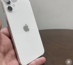 Apple iPhone 11 128 GB in Amman