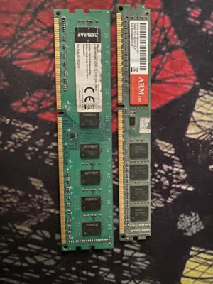 رامات 2 للبيع DDR3 4G سرعه 1600 للواحد  يعني رامات 8