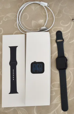 Apple Watch SE 3 in good condition only used 2 Months