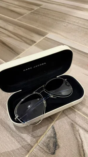 نظارة شمسية Marc Jacobs فريم أزرق استعمال خفيف