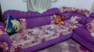 كورنر مستعمل بحالة الوكالة مع طاولة جانبية