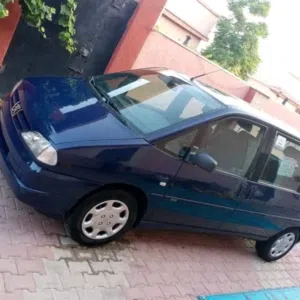 تاجر سيارات 