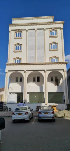 شقق ومحلات للايجار في مبني بمطرح الكبر Apartments and shops for rent in Muttrah
