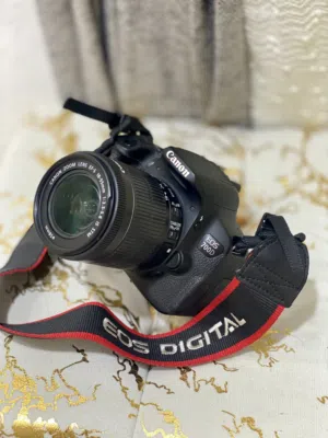 كاميرا كانون d700