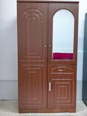 خزانة بابين مع مراية