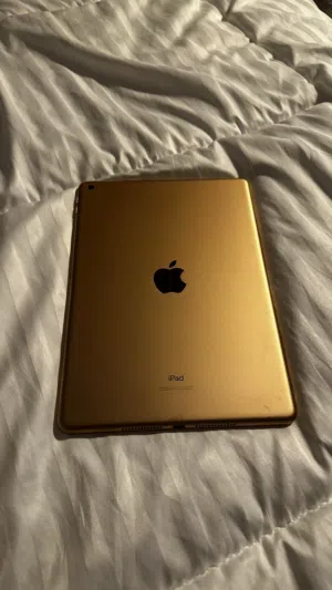 Apple iPad 7 128 GB in Abu Dhabi