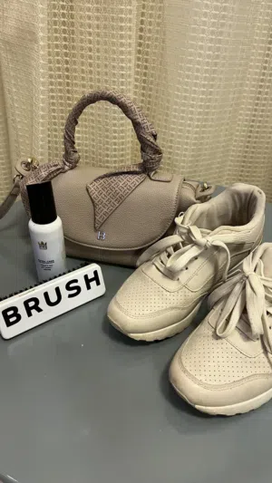 حذاء وحقيبه يد نسائي مع ادوات التنظيف ب 8 ریال قابل لتفاوض