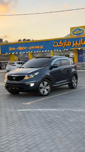 كيا سبورتاج بالصلاه عالنبي فحص ممتاز للبيع فقط عالكاش ..طوباس الشارع الرئيسي..