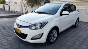سيارة هونداي i20 2014 خليجي هاتشباك مرخصة بحالة ممتازة مع أنوار نهارية وتقنيات حديثة