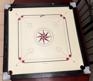 كيرم شبه جديد ونظيف جداً