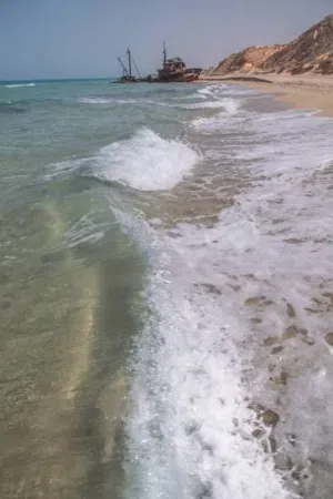 مقسم سيـــــاحي للبيــــــــع  منطقة القــــويعة