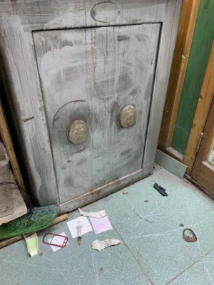 خزنه  مع قارمه الكبوند للبيع