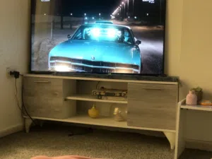 طاوله للتلفزيون