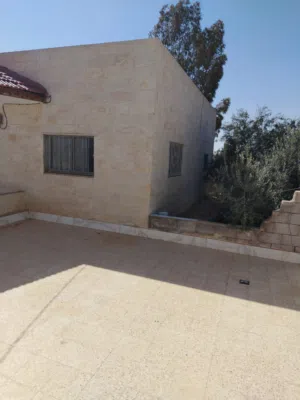 بيت حجر كامل للبيع شرق جامعة ال البيت ب 5كيلو