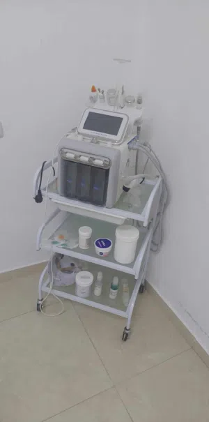 مركز ليزر وبشرة للببيع