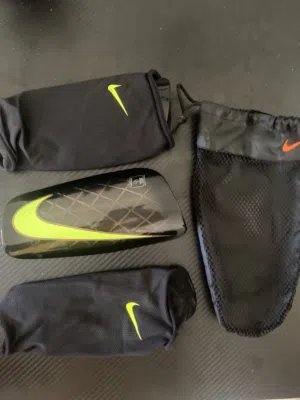 للبيع كسارات نايك Nike Mercurial Lite  التفاصيل في وصف الإعلان  للتواصل خاص