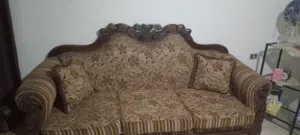 طقم كنب وضيوف وطاوله سفره وبوفيه