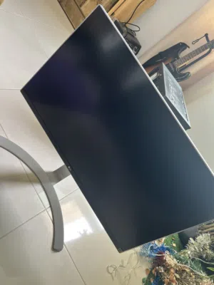 للبيع: شاشة LG 27UD88-W الاحترافية بدقة 4K ومنفذ USB-C