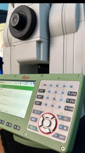 فرق مساحيه وايجار أجهز مساحه وبيع اكسسوارات ألاحظه بطاريات مني بريزم  شواحن لايكا