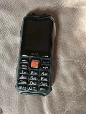 إذا كنت تبحث عن هاتف للمهام الصعبة، الرحلات، أو كجهاز ثانوي ببطارية خارقة تنسى شحنها، فهذا الجهاز هو