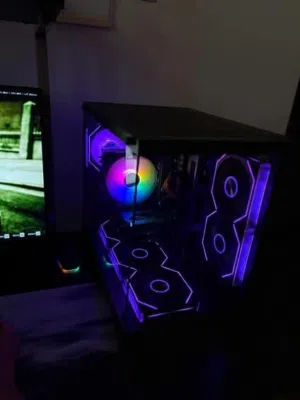 جهاز pc gaming rtx 5060 مع معالج i5 Gen 12 الجهاز مستعمل ساعات فقط الرامات 16  الجهاز جبار