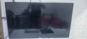 تلفزيون سمارت للبيع اقرأ الوصف حتى تاخذ معلومات
