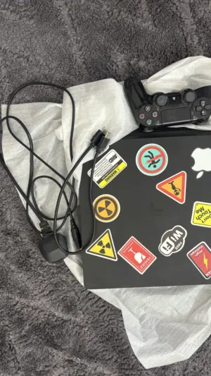 بلايستيشن 4 ps4 للبيع مستعمل سبب البيع شراء سوني 5 مع دركسون بحاله الوكاله