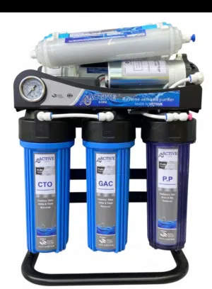 فني خبرة في بيع وصيانة الفلاتر المنزلية