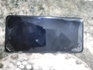 Poco f6 مستعمل 512/12  8sgen3 يشغل 120 فريم الجهاز مامفتوح او مصلح بس بيه شخط بالضهر سعر325بيه مجال