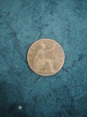 عملة 1 بيني (One Penny) بريطانية قديمة من عهد الملكة فيكتوريا، وتحديداً إصدار عام 1896.