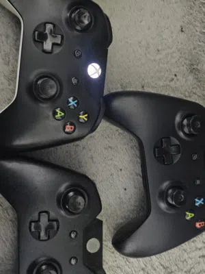 للبيع أيدين بلستيشن 4  واكس بوكس