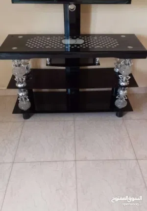 طاولة مع حمالة شاشة للبيع
