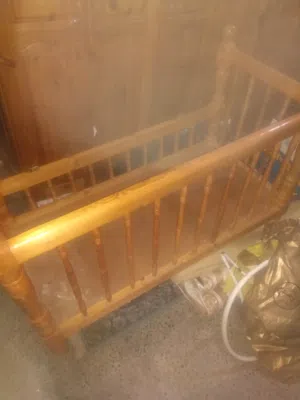 سرير اطفال سويدي شبه جديد