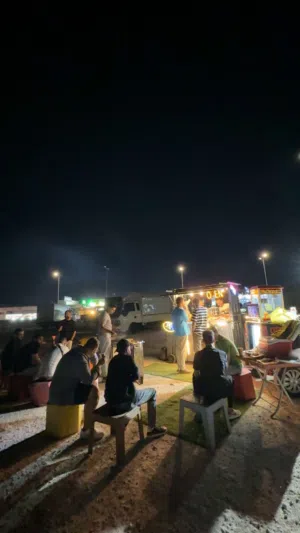 عربة هوت دوغ مجهزة بالكامل
