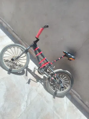 دراجة BMX ودراجة 26