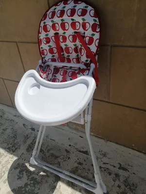 كرسي اطفال مستعمل بحاله ممتازه