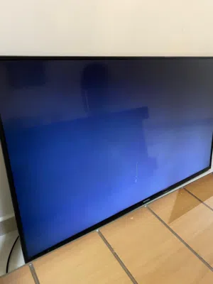 للبيع تلفاز شاشته مكسوره 65 بوصة